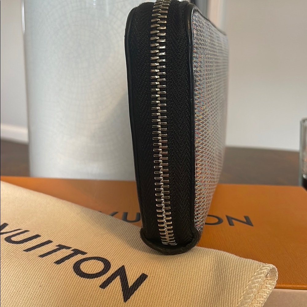 Louis Vuitton LIMITED EDITION Pop Monogram Zippy Wallet!! - Picture 7 of 15